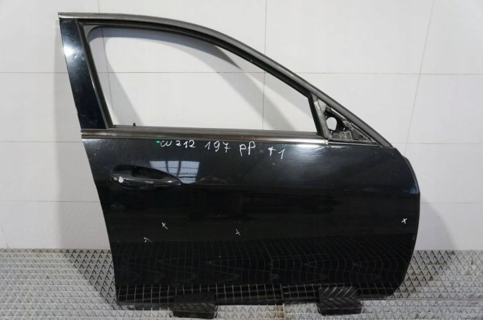 Двері праві передні Mercedes W212 C197