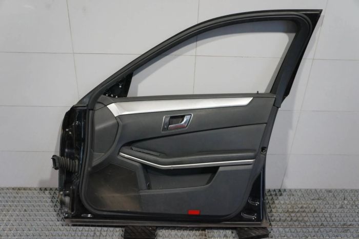 Двері праві передні Mercedes W212 C197