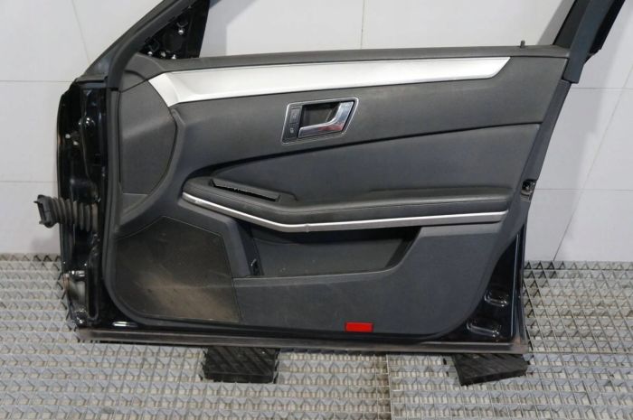 Двері праві передні Mercedes W212 C197
