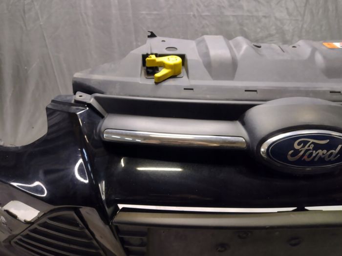 Бампер передній Ford Focus
