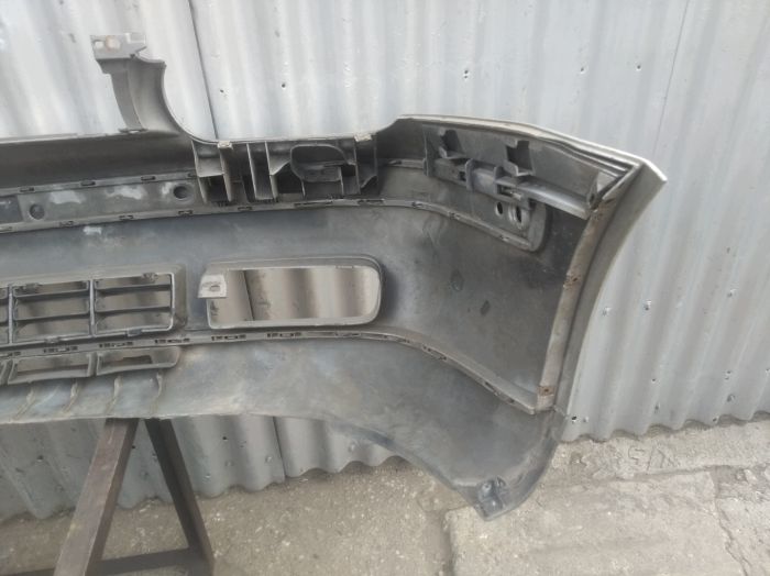 Передній бампер Volkswagen Golf IV