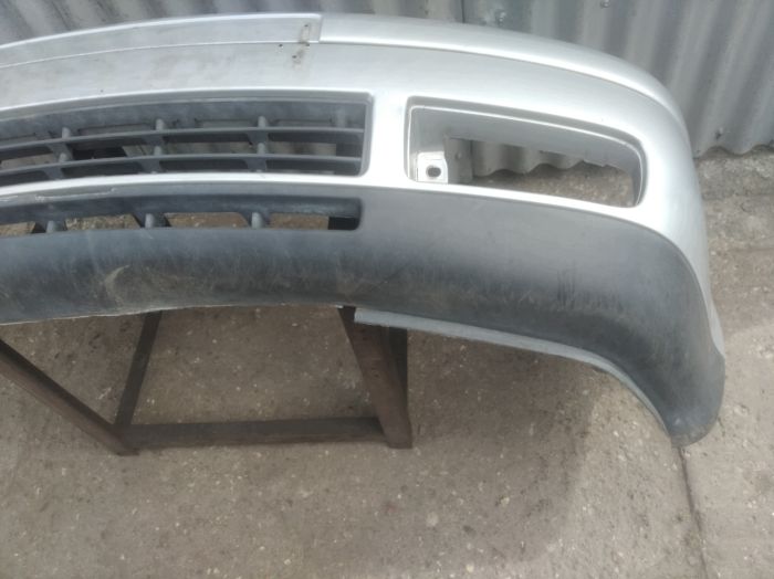 Передній бампер Volkswagen Golf IV