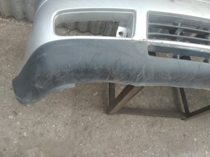 Передній бампер Volkswagen Golf IV
